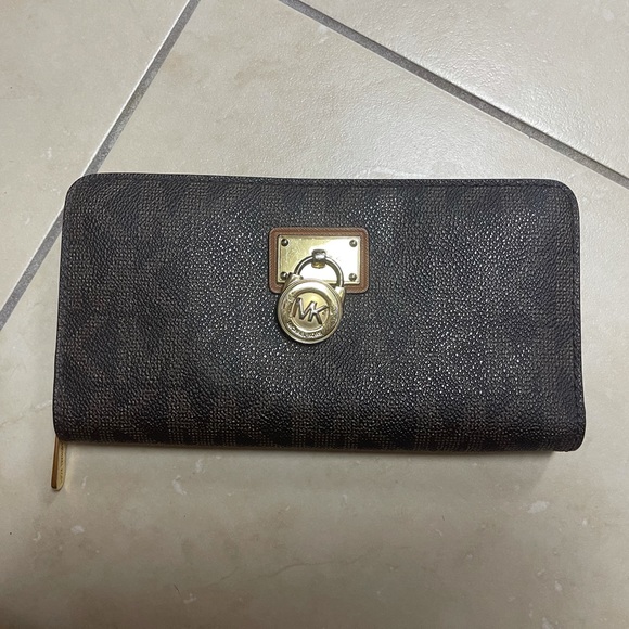 Michael Kors wallet - Picture 1 of 4